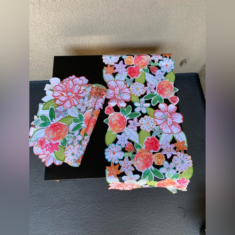 Floral Lace Cutout Table Runner and Napkin Set - Pink/Green